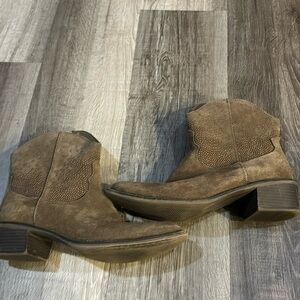 Woman’s Limelight Boots sz 9.5